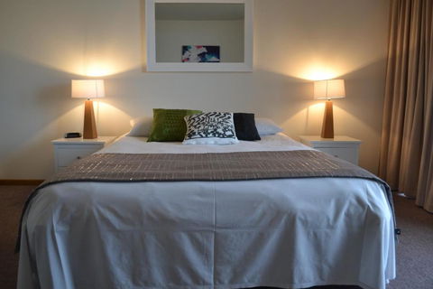 Accommodation Portland Victoria - Perths Hotel 4