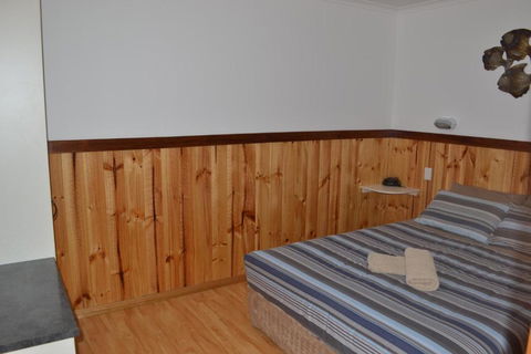 Captain Cook Holiday Park - Perths Hotel 1