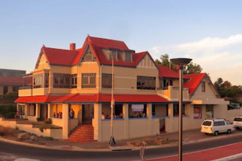 McCloud House - Perths Hotel 0