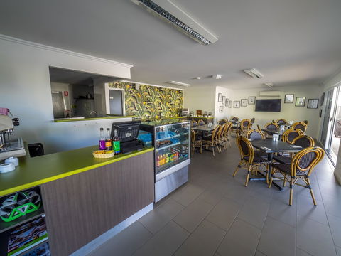 Mackay Oceanside Central Hotel - Perths Hotel 3