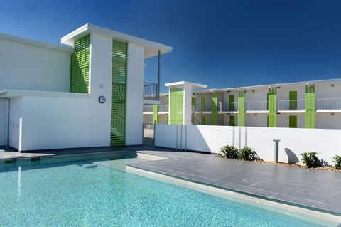 Mackay Oceanside Central Hotel - Perths Hotel 2