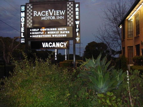 A Raceview Motor Inn - Perths Hotel 1