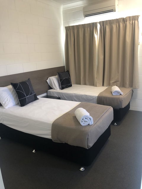 Q Express - Perths Hotel 4