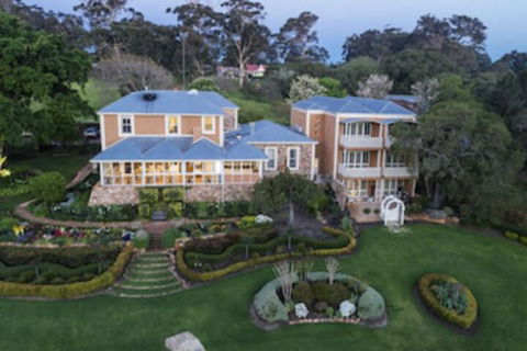 Grand Mercure Basildene Manor - Perths Hotel 0
