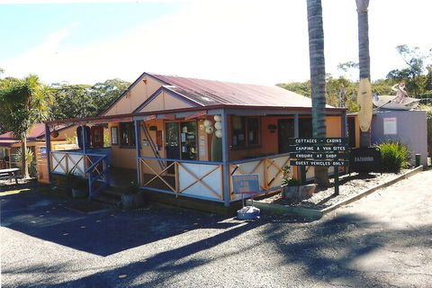 Durras Lake North Holiday Park - Perths Hotel 2