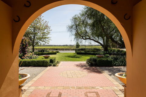 Barossa House - Perths Hotel 5