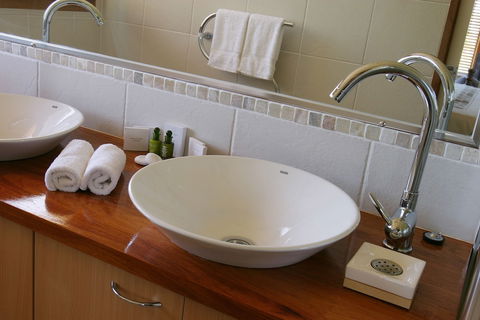 Lake Weyba Cottages - Perths Hotel 6