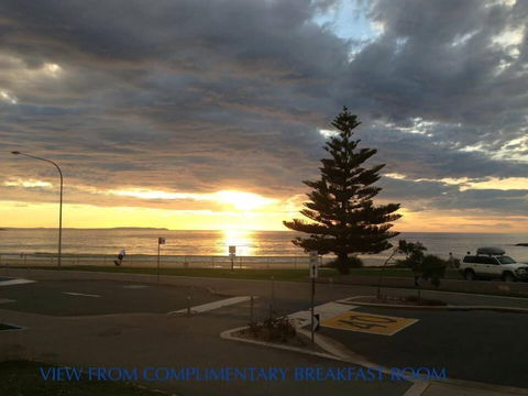 Beachhouse Mollymook - Perths Hotel 0