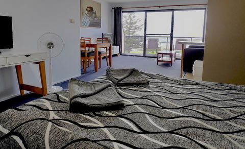 Beachhouse Mollymook - Perths Hotel 5