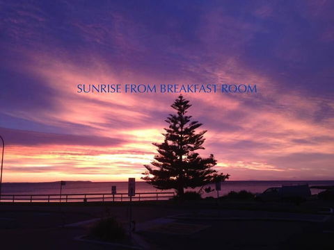 Beachhouse Mollymook - Perths Hotel 3