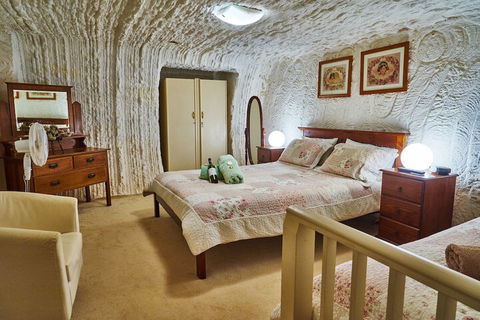 Underground Bed And Breakfast - Perths Hotel 2