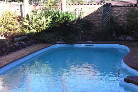 Central Motel Nelson Bay - Perths Hotel 3
