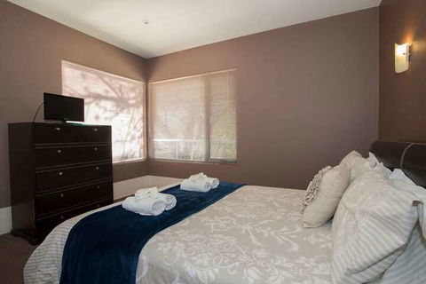 Barossa Valley Apartments - Perths Hotel 6