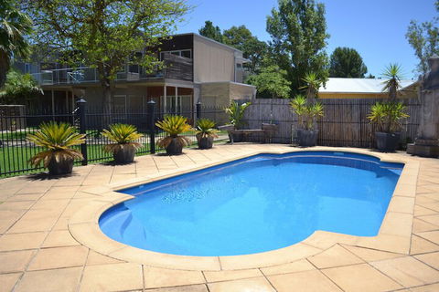 Barossa Valley Apartments - Perths Hotel 2