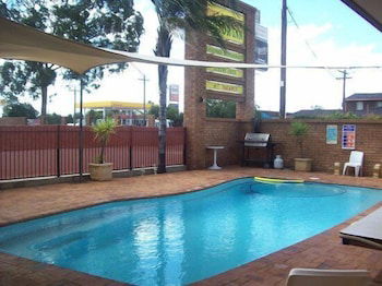 Cobar Town And Country Motor Inn - Perths Hotel 1