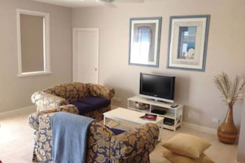 Elandra Holiday Home - Perths Hotel 2