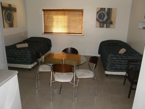 Emerald Western Gateway Motel - Perths Hotel 6