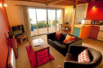 Bruny Island Accommodation Services - Perths Hotel 0