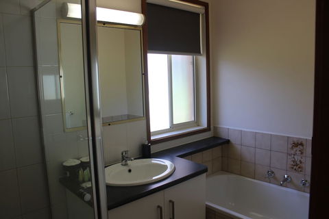 Australian Home Away At East Doncaster Andersons Creek 1 - Perths Hotel 4