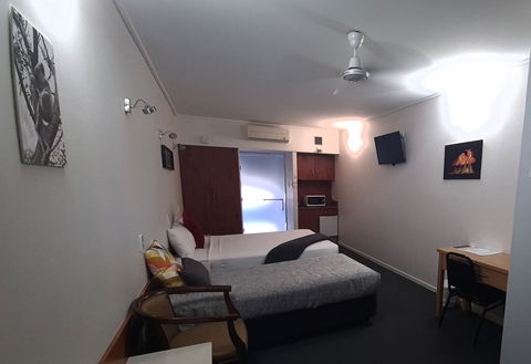 Ayr Travellers Motel - Perths Hotel 3