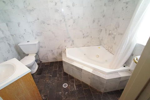 Exies Bagtown - Perths Hotel 3
