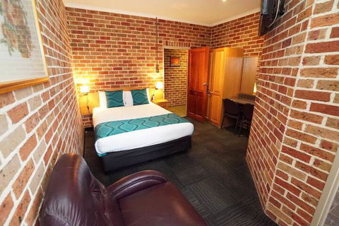 Exies Bagtown - Perths Hotel 7