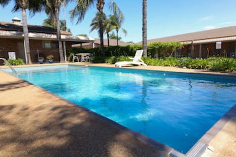 Exies Bagtown - Perths Hotel 0