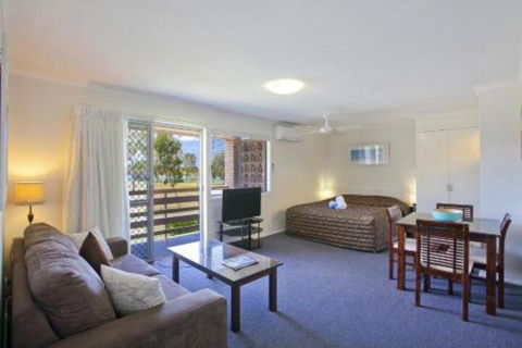 Regency Waterfront Motel - Perths Hotel 0