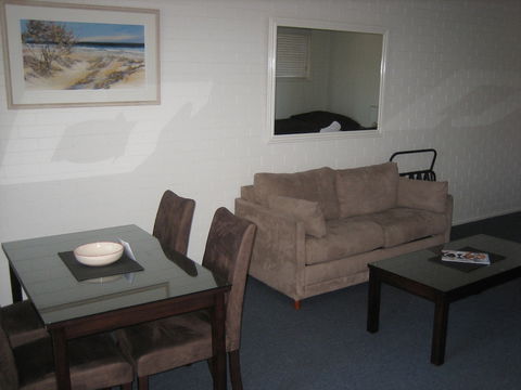 Regency Waterfront Motel - Perths Hotel 6