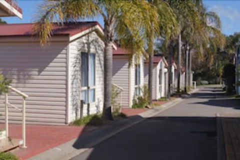 Lifestyle Village Redhead - Perths Hotel 1