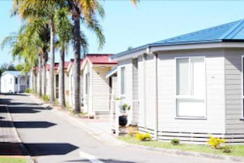 Lifestyle Village Redhead - Perths Hotel 4