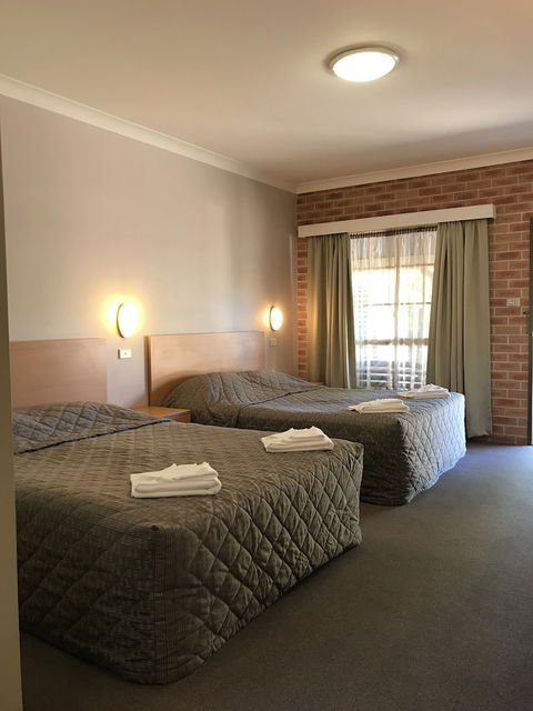 Country Gardens Motor Inn - Perths Hotel 2