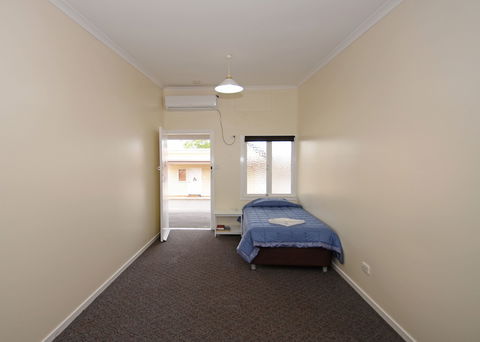 Ned Kelly's Motel - Perths Hotel 2