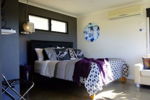 Deshons Retreat - Perths Hotel 0