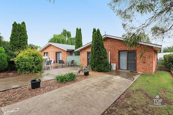 Fossicker Caravan Park - Perths Hotel 2