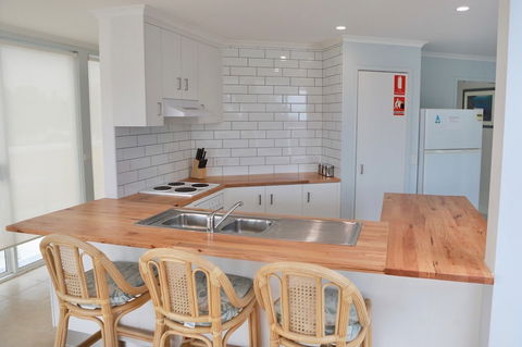 Ultimate Holiday Apartments - Perths Hotel 1