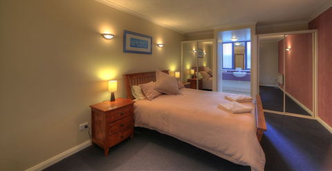 Ultimate Holiday Apartments - Perths Hotel 6