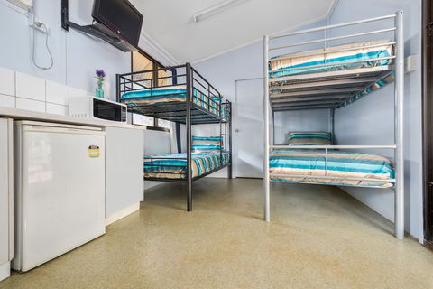 AAOK Lakes Resort & Caravan Park - Perths Hotel 2