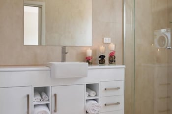 Renmark Holiday Apartments - Perths Hotel 2