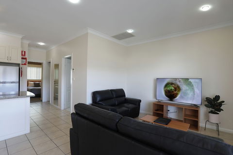 Cadman Motor Inn & Apartments - Perths Hotel 1