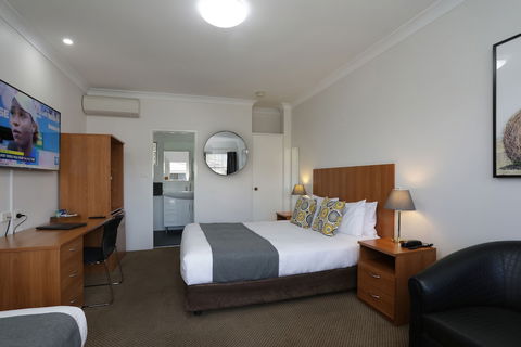 Cadman Motor Inn & Apartments - Perths Hotel 6
