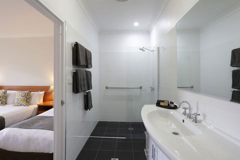 Cadman Motor Inn & Apartments - Perths Hotel 0