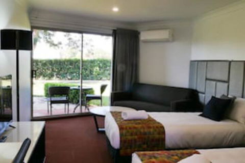 Country Capital Motel - Perths Hotel 0