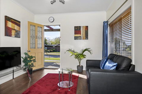 Short Stays Gippsland - Perths Hotel 6