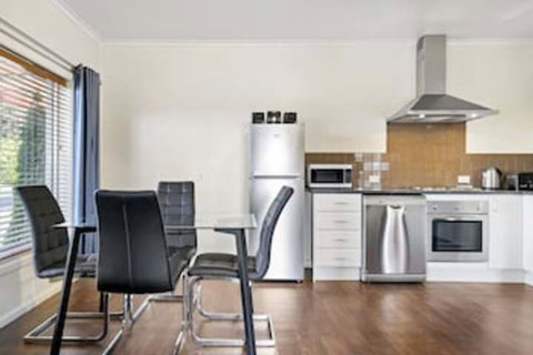 Short Stays Gippsland - Perths Hotel 0