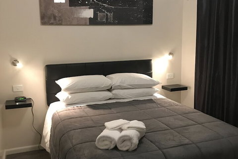 Short Stays Gippsland - Perths Hotel 7