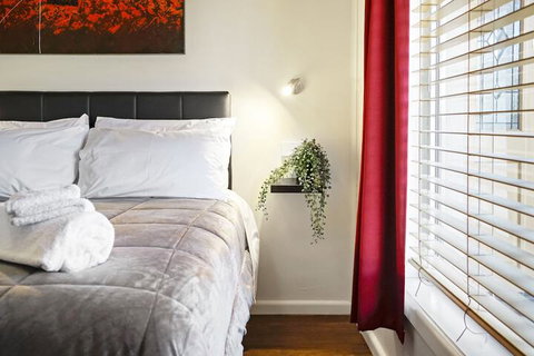 Short Stays Gippsland - Perths Hotel 1