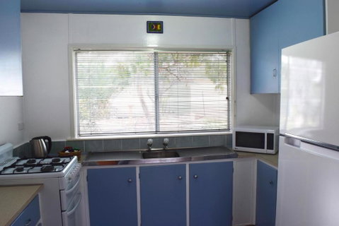 Fossickers Cottages - Perths Hotel 2