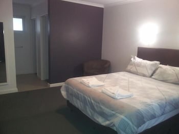Christies Beach Hotel - Perths Hotel 0