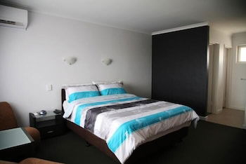 Christies Beach Hotel - Perths Hotel 1